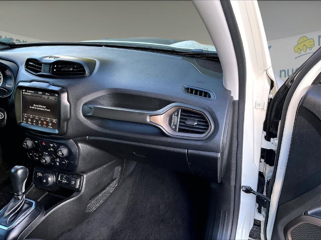 Used 2023 White Jeep Latitude image 13