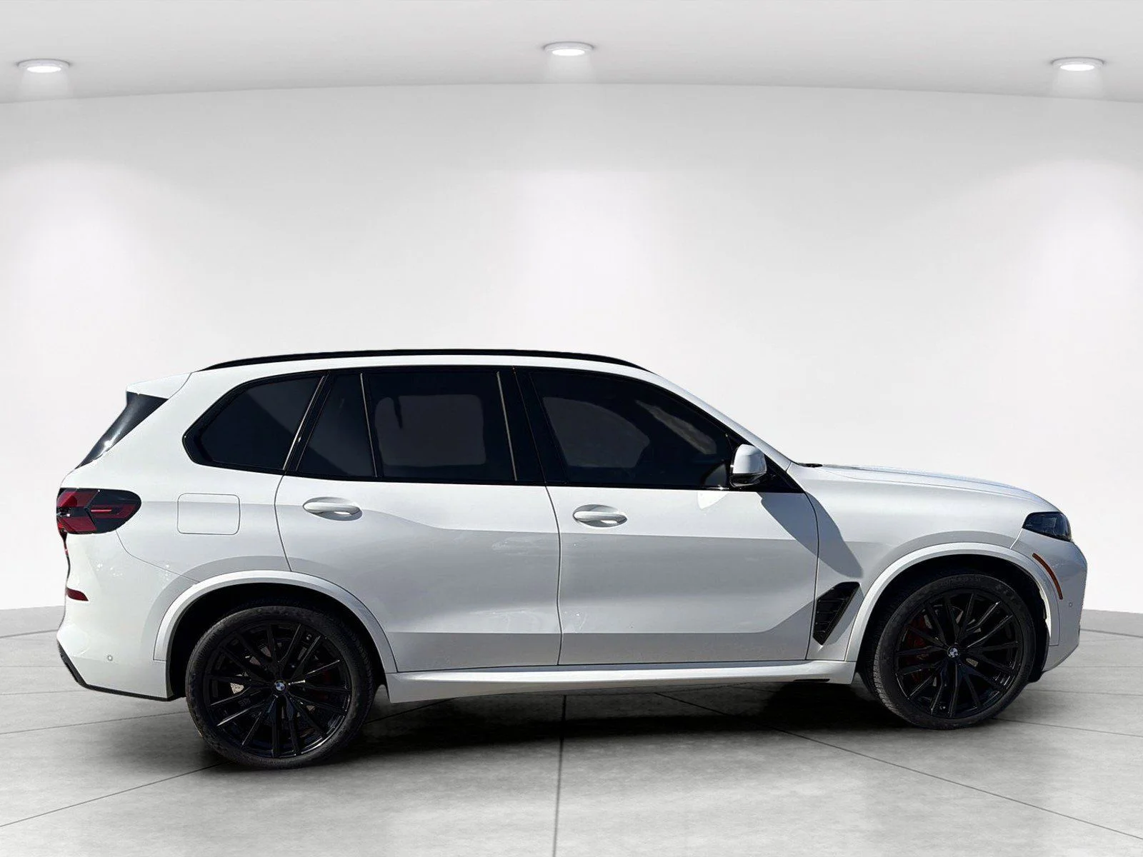 Certified Used 2024 Alpine White BMW xDrive40i image 3