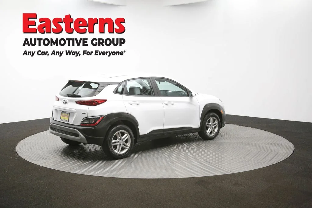Used 2022 White Hyundai SE image 38