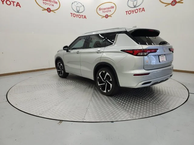 Used 2022  Mitsubishi SEL image 6
