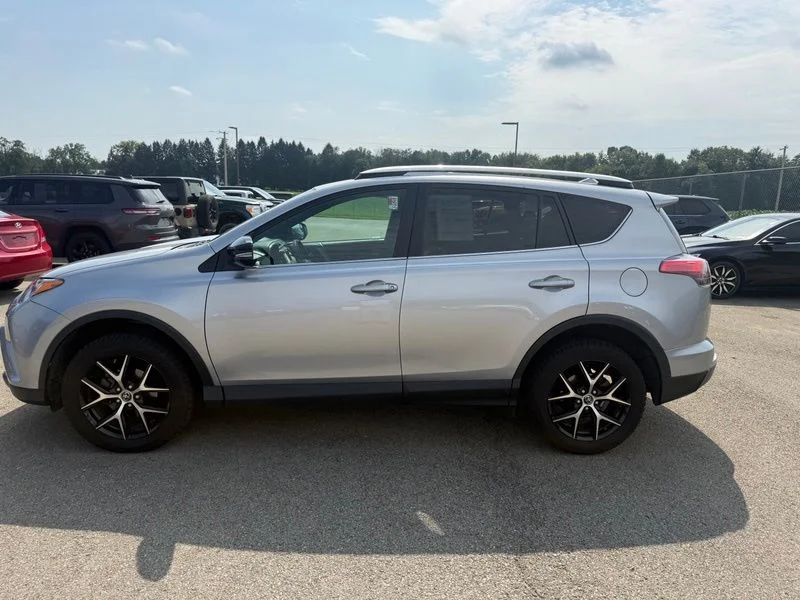 Used 2016 Silver Toyota SE image 20