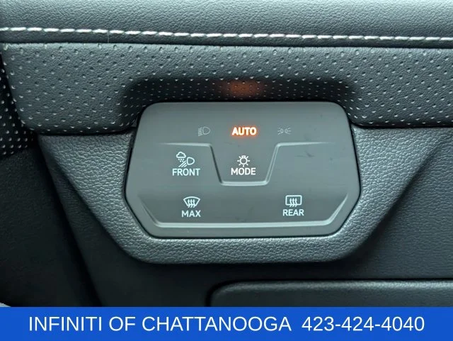 Used 2024 Gray Volkswagen 2.0T SE w/Technology image 28
