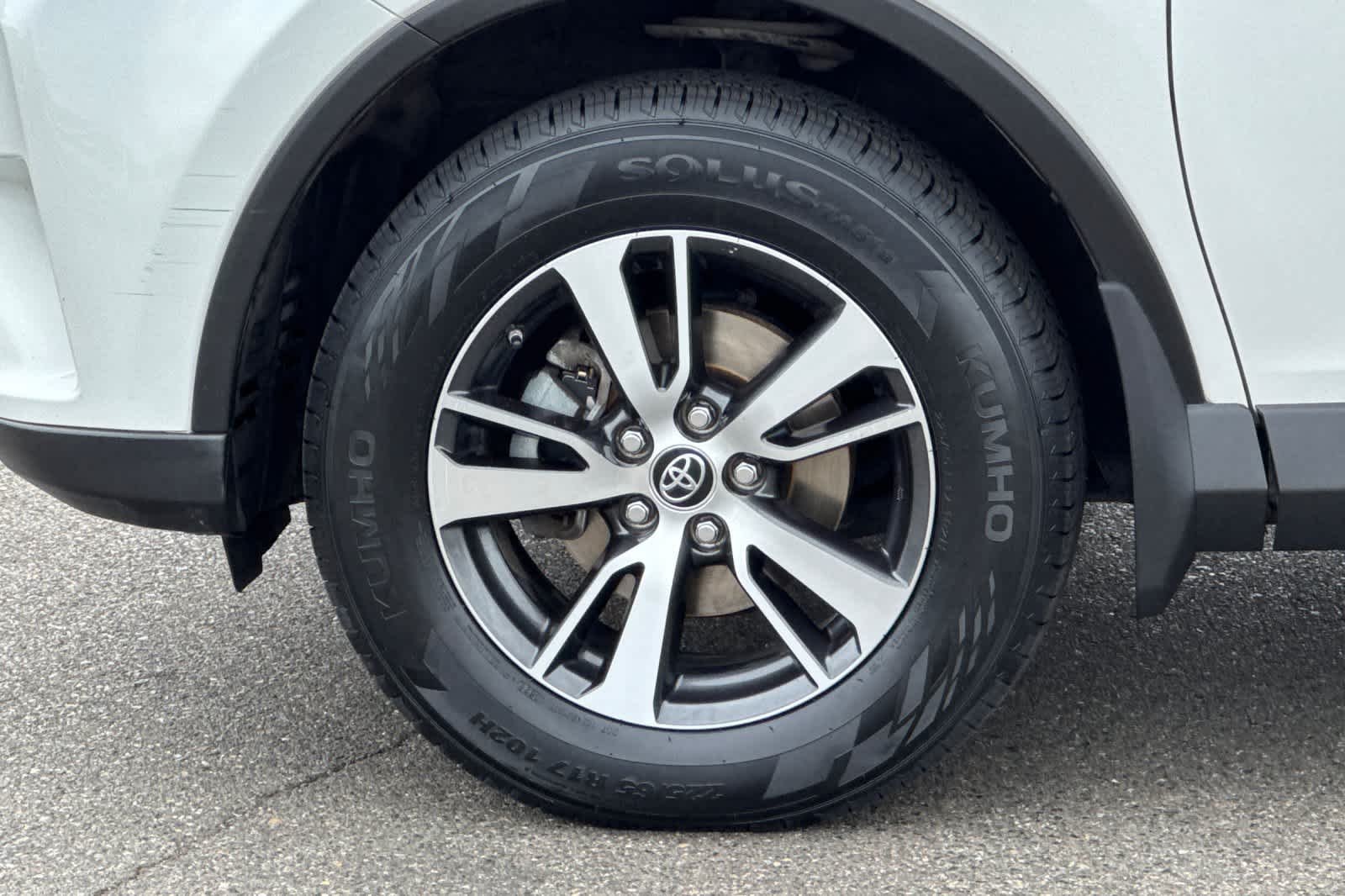 Used 2016 Super White Toyota XLE image 29