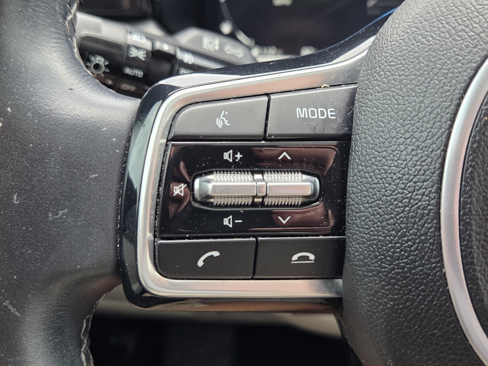 Used 2023 Glacial White Pearl Kia SX image 25