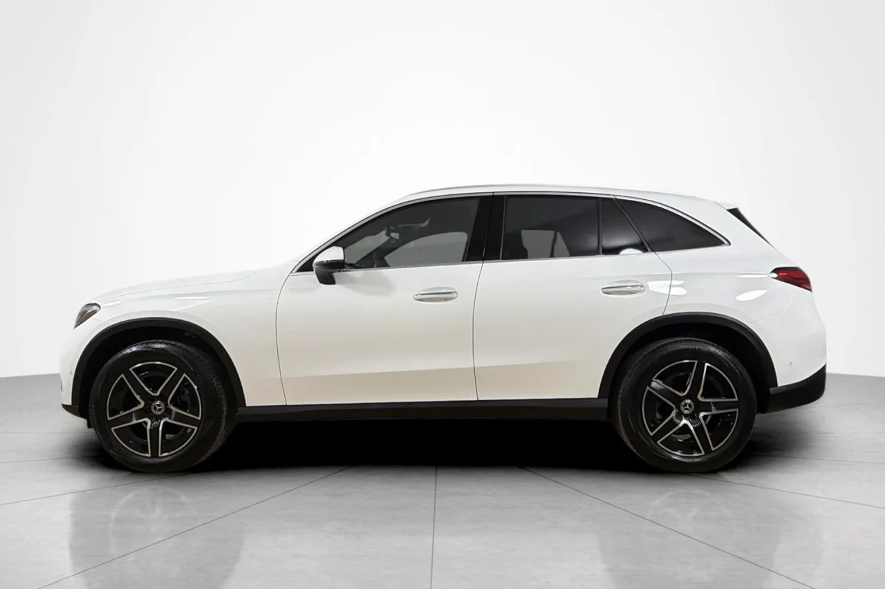 Used 2026 Polar White Mercedes-Benz GLC 300 image 2