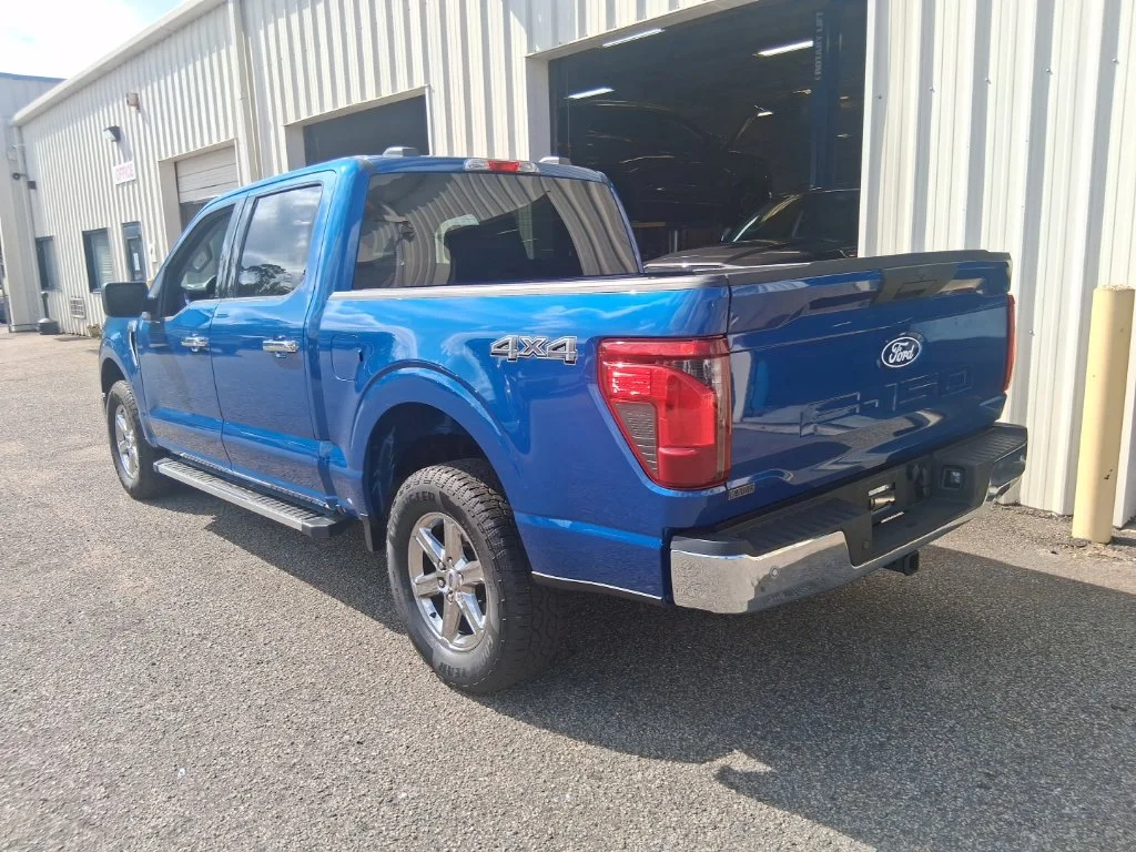 Used 2025 Blue Ford XLT image 3