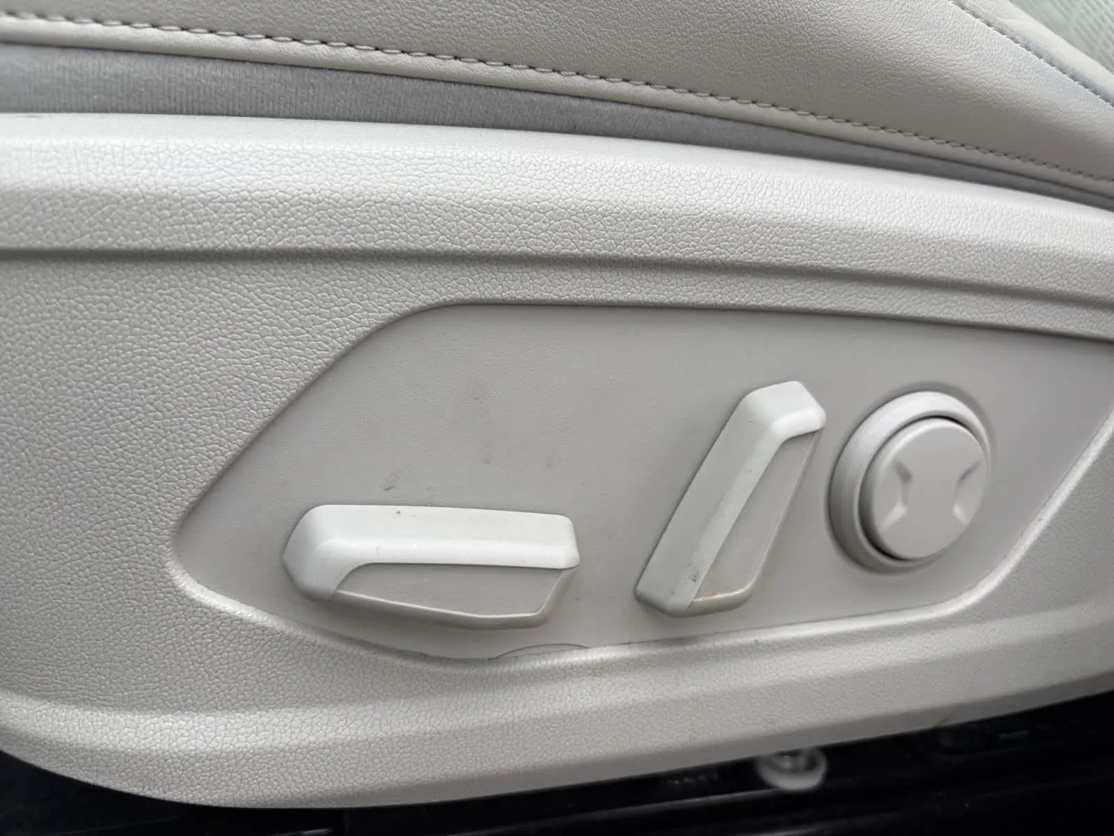 Used 2023 Everlasting Silver Kia X-Line S image 22