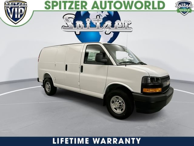 New 2026 Summit White Chevrolet WT image 2