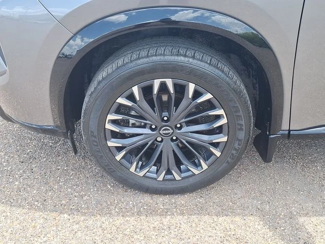 Used 2024 Gray Nissan Platinum image 28