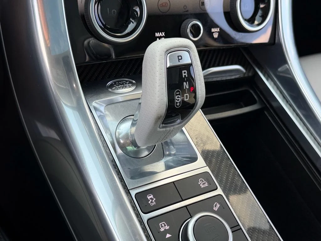 Used 2019  Land Rover SVR image 25