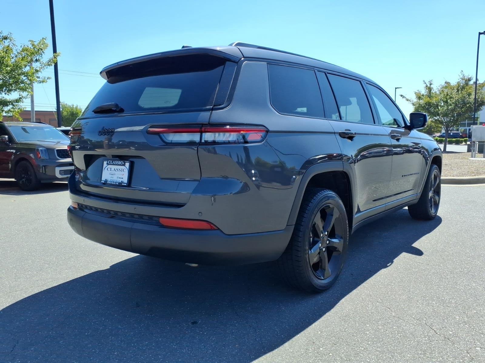 Used 2023 Baltic Gray Metallic Clearcoat Jeep Altitude image 2
