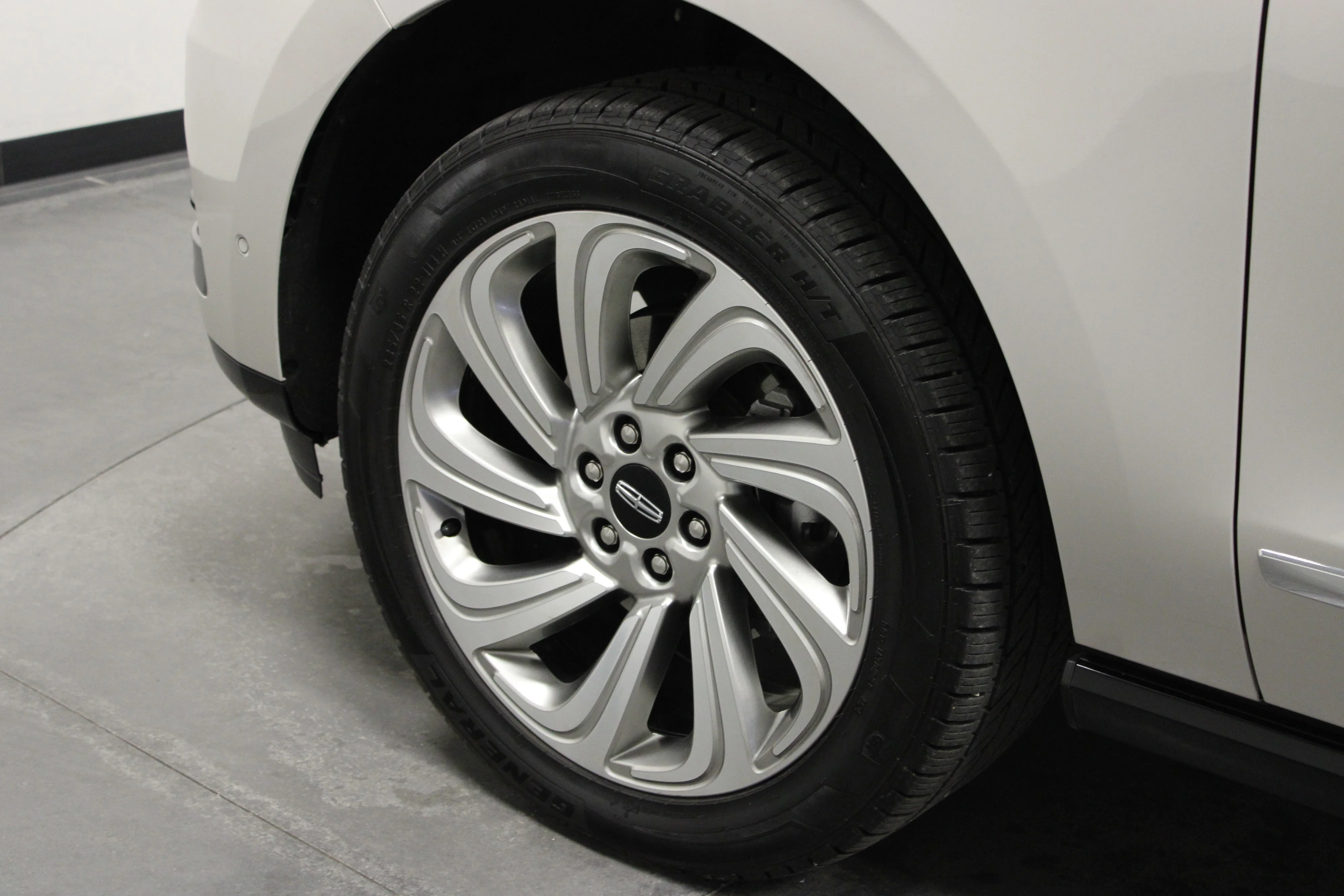 Used 2024 Ceramic Pearl Metallic Tri-Coat Lincoln Reserve image 10