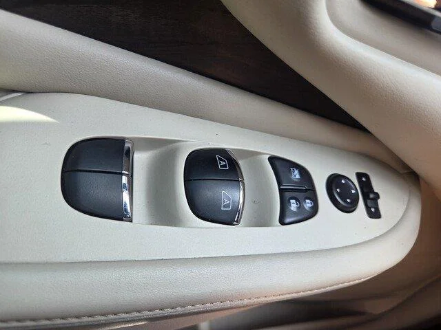 Used 2019 Pearl White Tricoat Nissan Platinum image 19