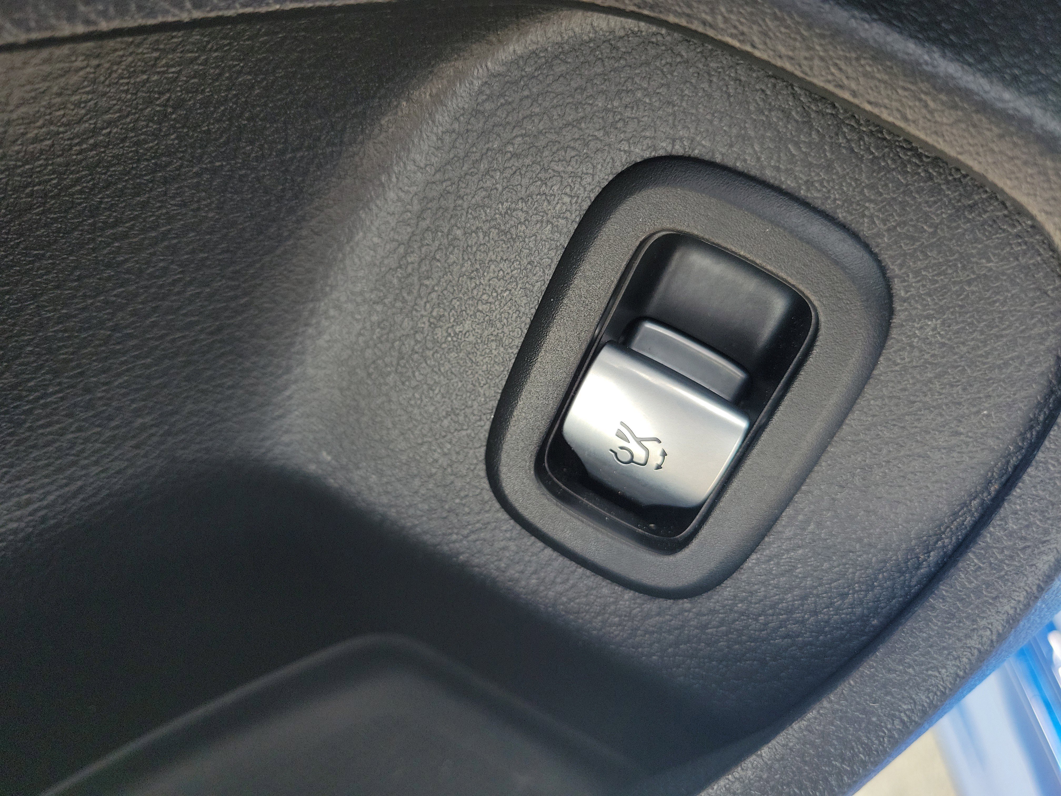 Used 2025 Starling Blue Metallic Mercedes-Benz CLE 300 image 17
