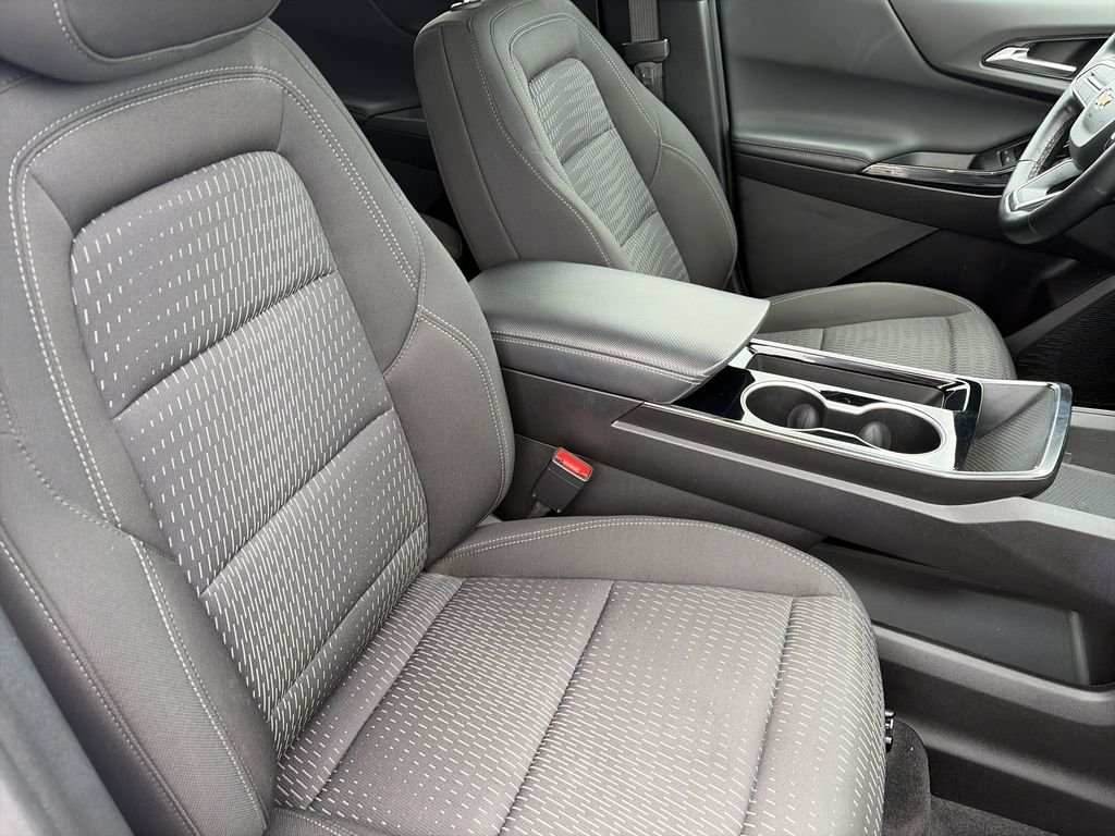 Used 2025 White Chevrolet LT image 33