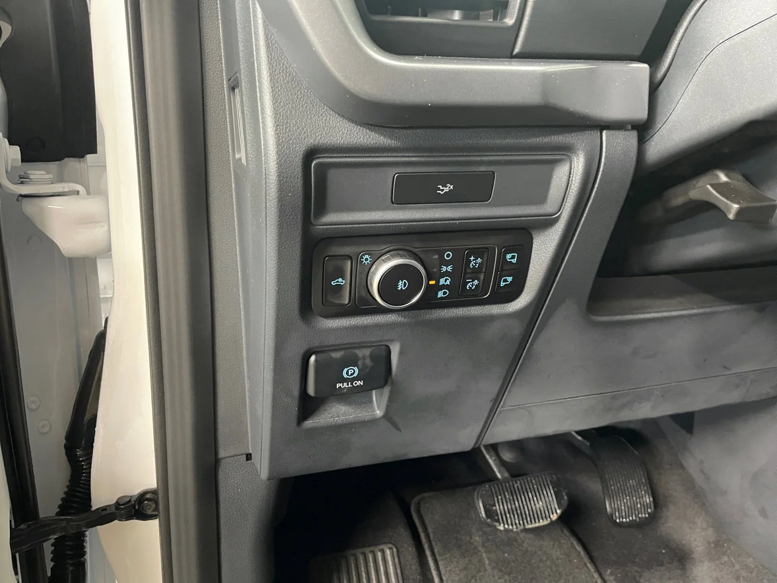 New 2026 Oxford White Ford XLT image 16