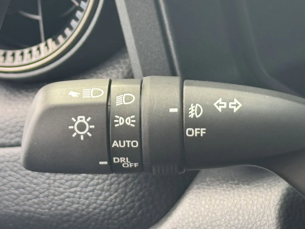 Used 2025  Toyota Base image 21