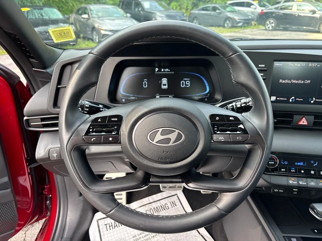 Used 2025 Red Hyundai SEL Sport image 19