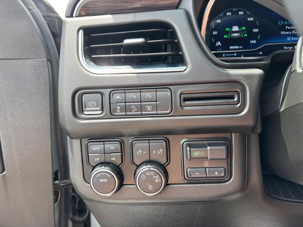Used 2023 Gray Chevrolet Z71 image 21
