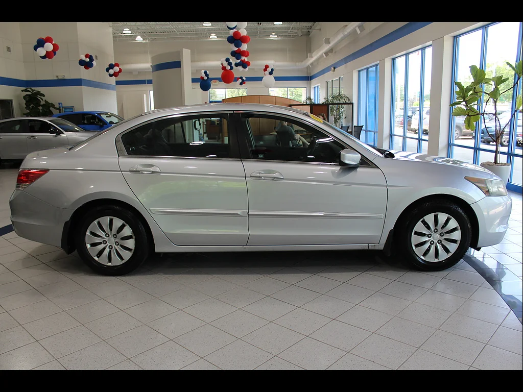 Used 2008 Alabaster Silver Metallic Honda LX image 4
