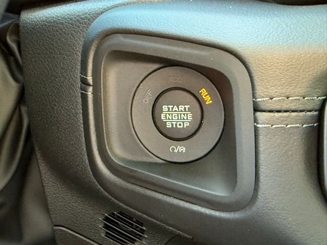 2025 Jeep Wrangler 4-Door Sahara - Photo 34