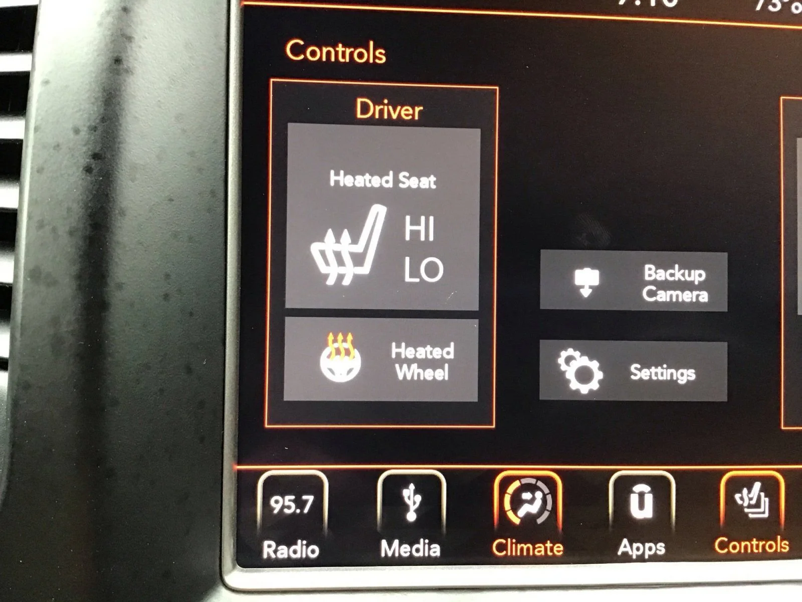 Used 2018 Diamond Black Crystal Pearlcoat Jeep Altitude image 4