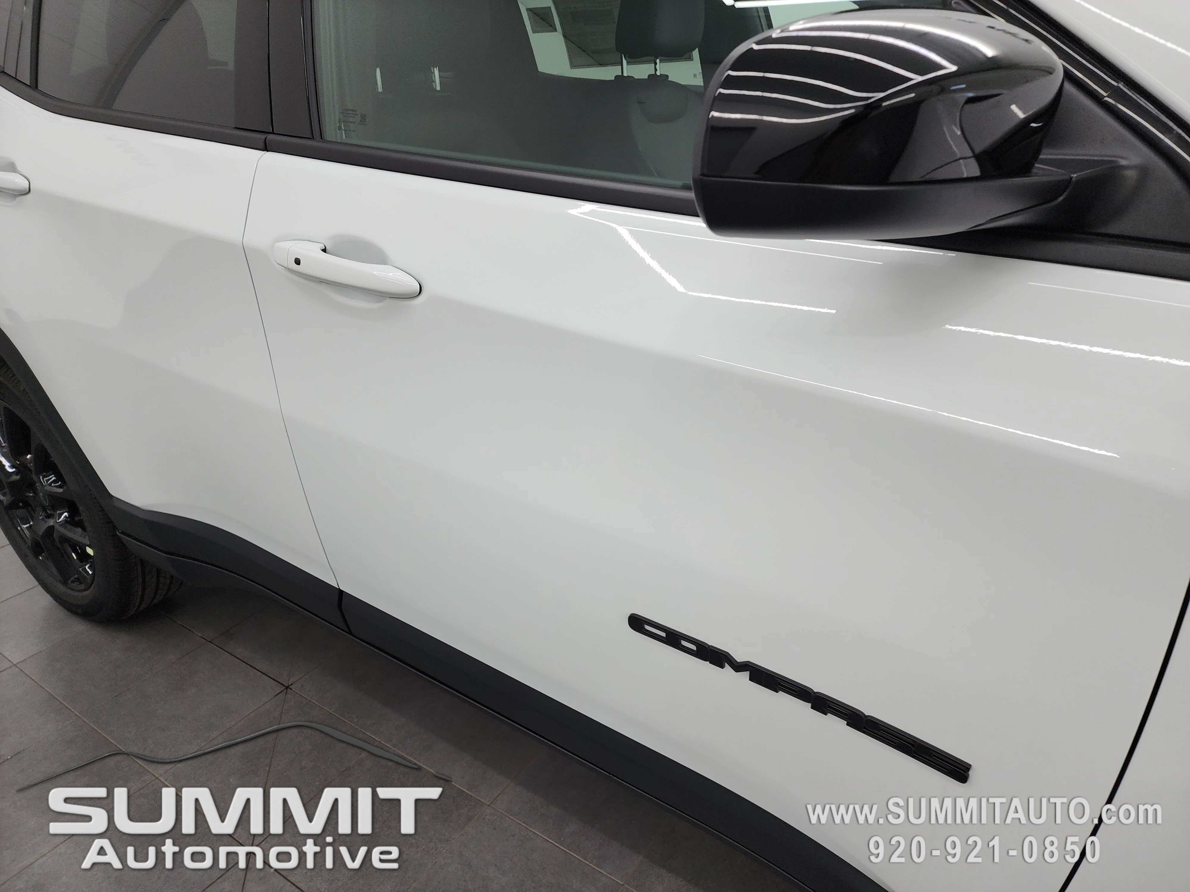 New 2026 Bright White Clearcoat Jeep Latitude image 26