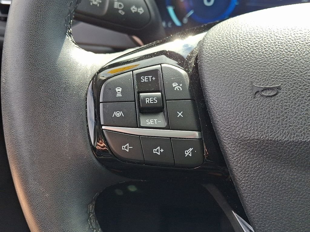 Used 2022 Black Ford SEL image 21