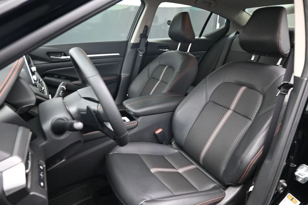 Used 2025 Black Nissan 2.5 SR image 20