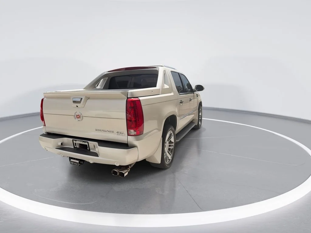 Used 2007 White Cadillac Base image 8