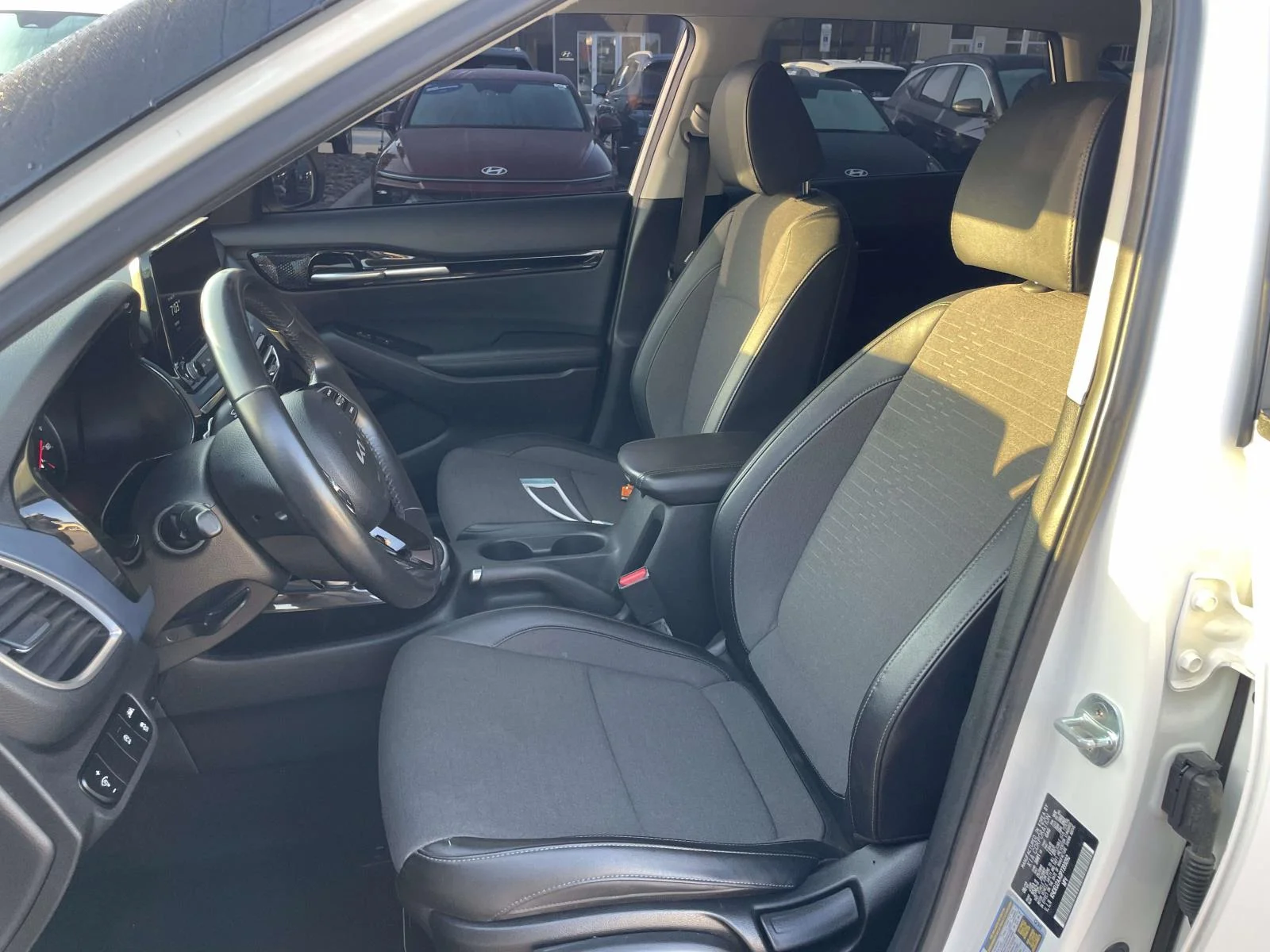 Used 2023 White Kia S image 8