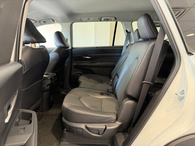 Certified Used 2026 WIND CHILL PEARL Toyota  image 51
