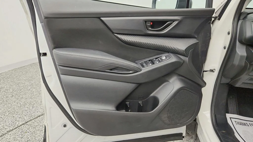 Used 2023 Crystal White Pearl Subaru 8-Seater image 10