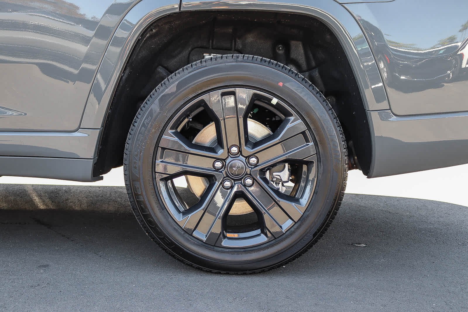 New 2027 Sting-Gray Clear-Coat Paint Jeep Limited Reserve image 11