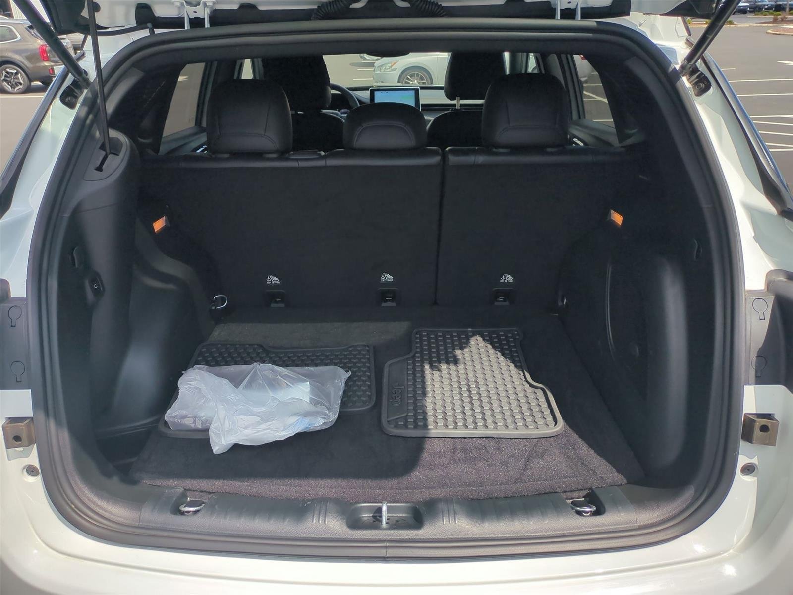 Used 2024 Bright White Clearcoat Jeep Trailhawk image 47