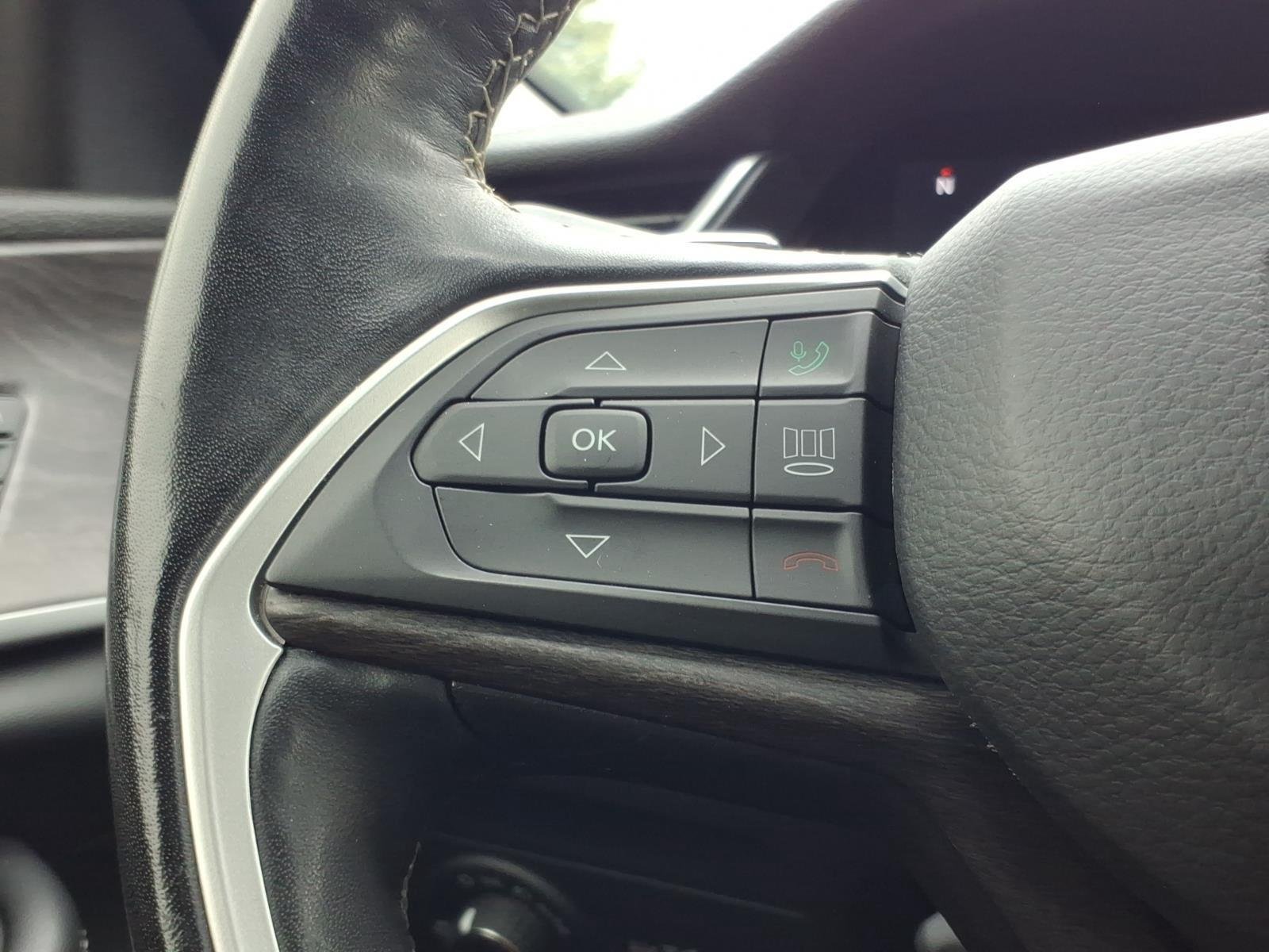 Used 2021 Diamond Black Crystal Pearlcoat Jeep Limited image 28