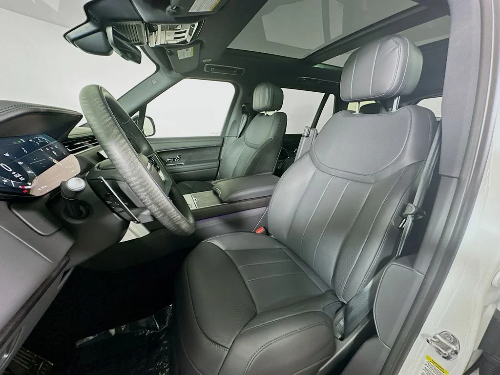 Certified Used 2025 Fuji White Land Rover SE image 11