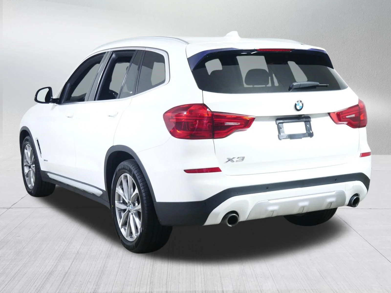 Used 2018 Alpine White BMW xDrive30i image 5