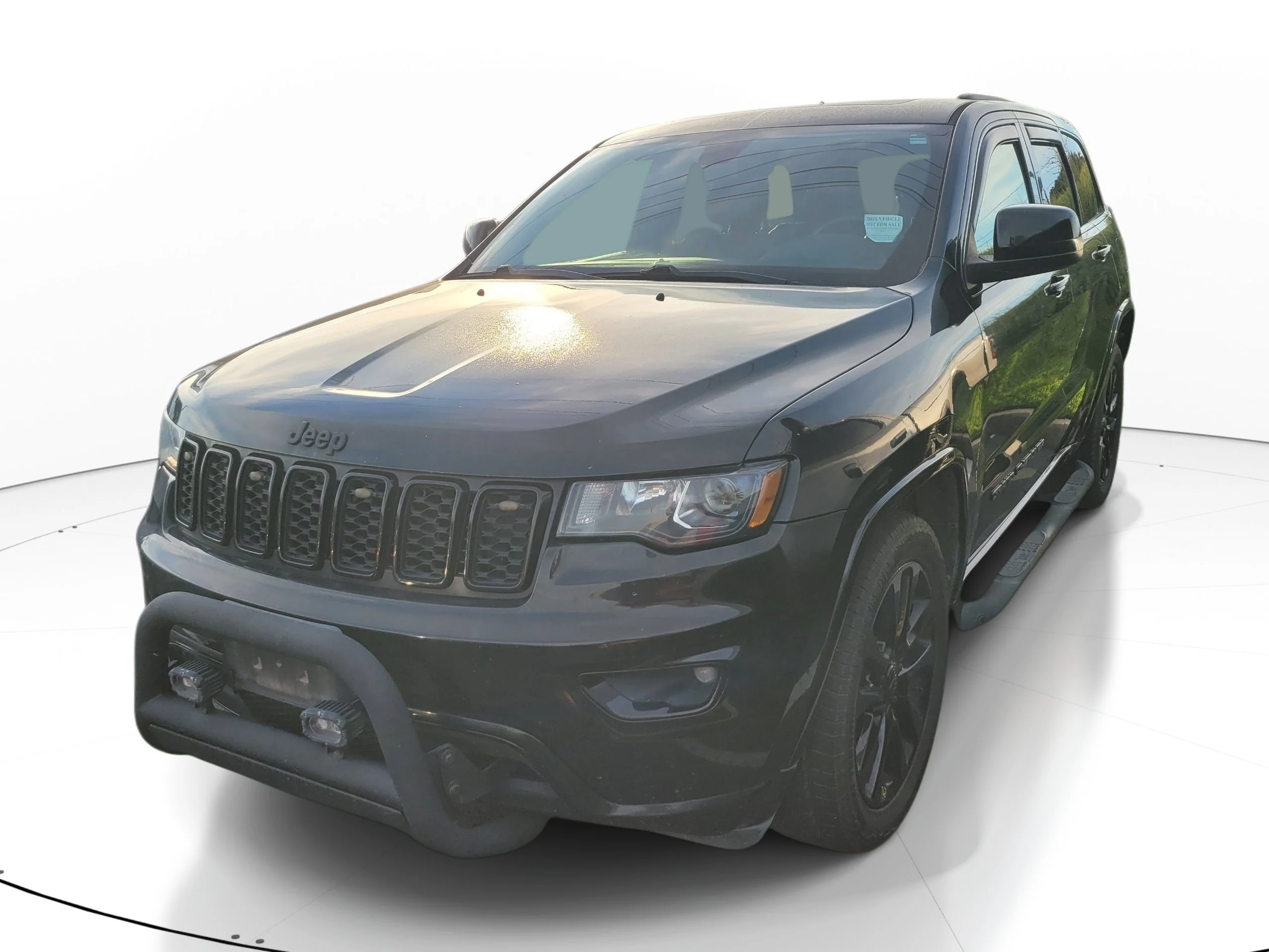 Used 2019 Diamond Black Crystal Pearlcoat Jeep Altitude image 3