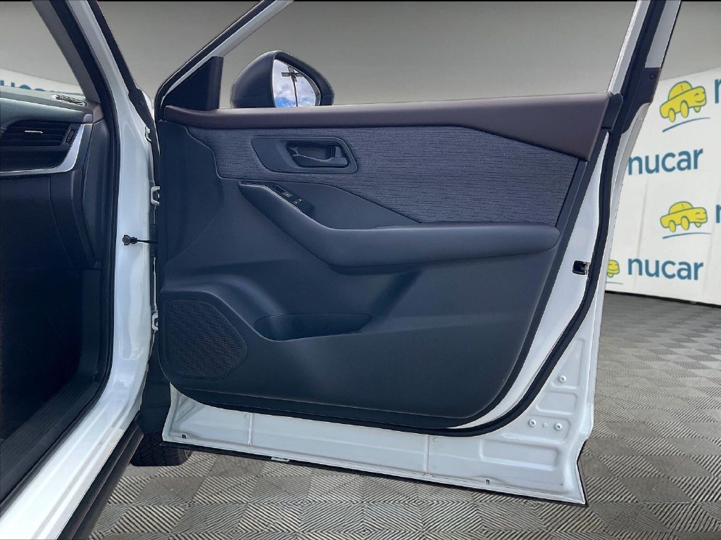 Used 2023 Glacier White Nissan S image 11