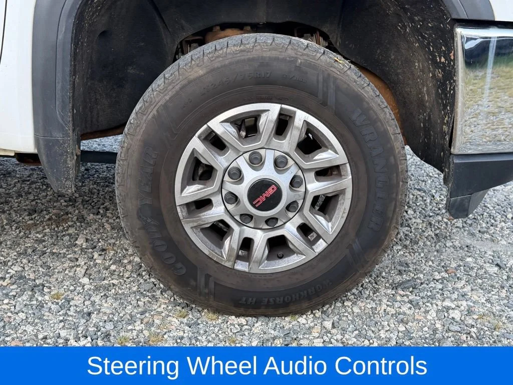 Used 2023 SUMMIT WHITE GMC SLE image 13