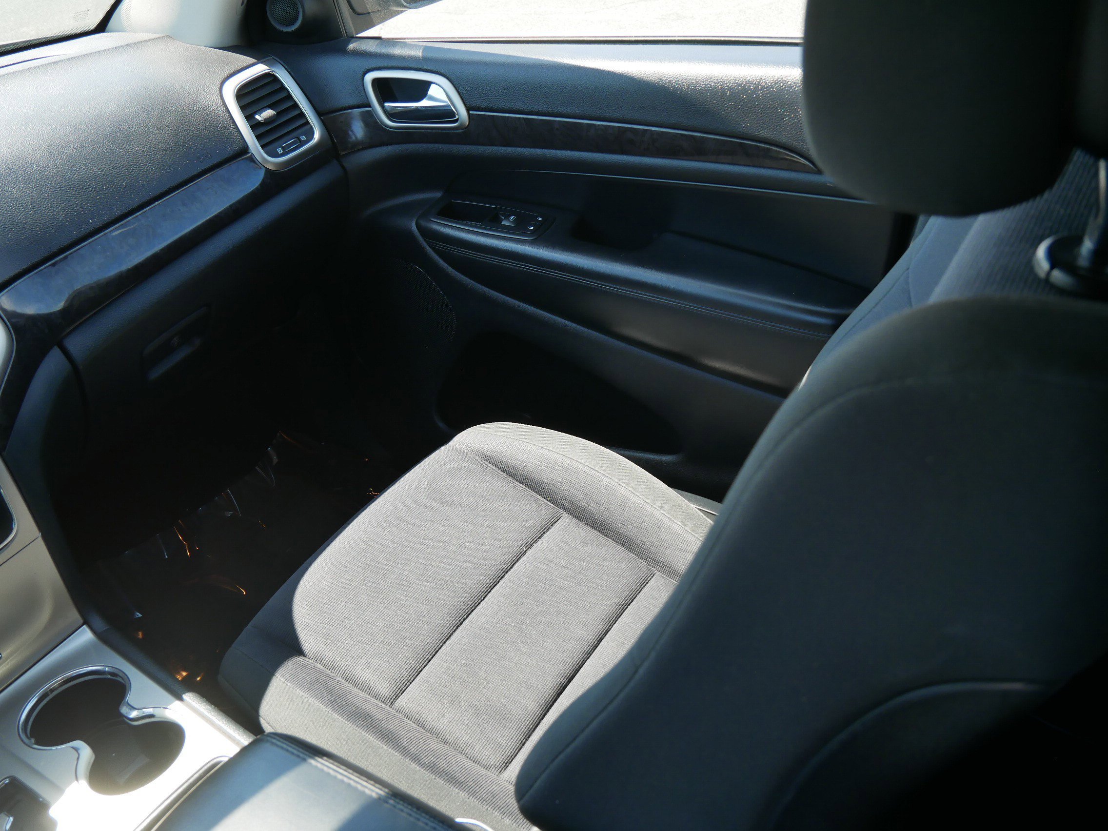 2011 Jeep Grand Cherokee Laredo - Photo 17
