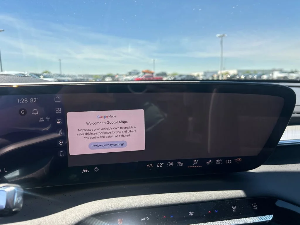New 2026 Iridescent White Tricoat Buick Avenir image 27