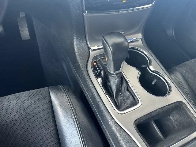Used 2020 White Jeep Altitude image 21