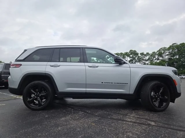 Used 2024 Silver Zynith Jeep Altitude X image 24