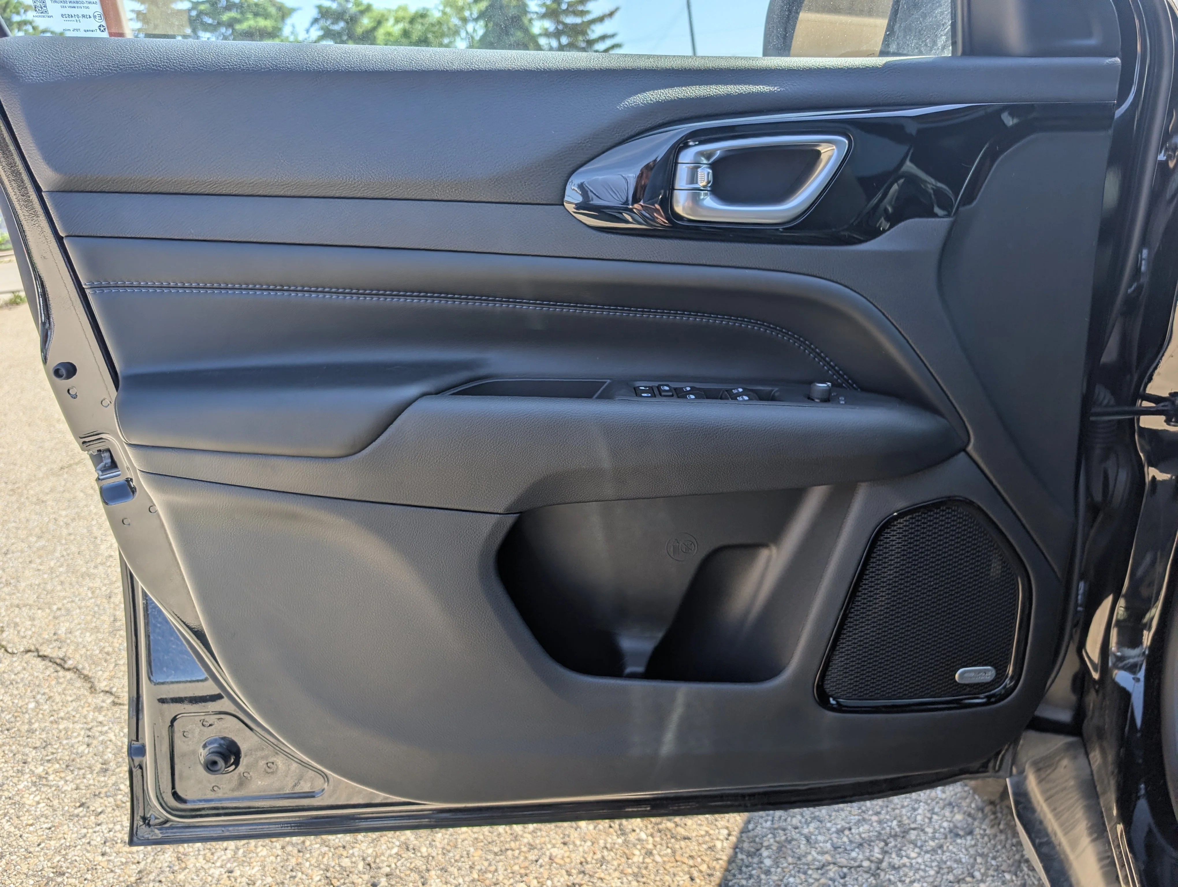 New 2026 Diamond Black Crystal Pearl Jeep North image 17