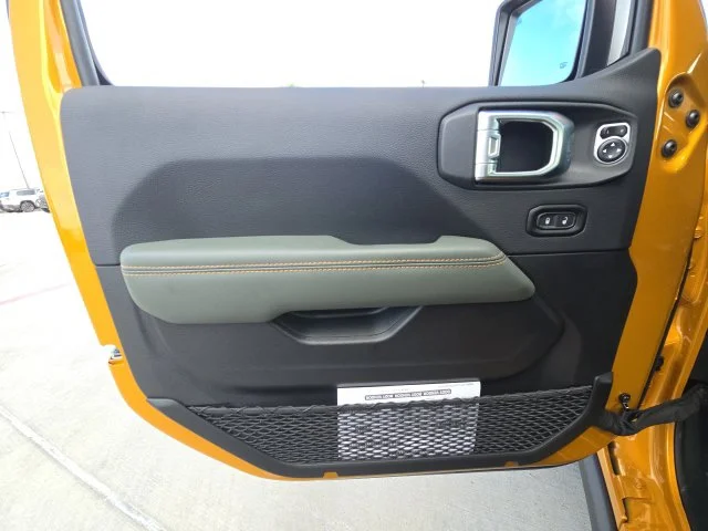 New 2026 Goldilocks Exterior Paint Jeep Mojave image 14