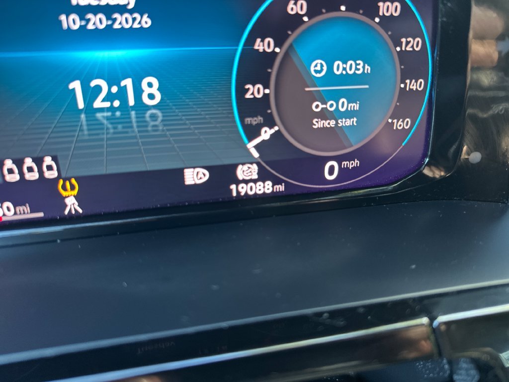 Used 2025 Silver Volkswagen 2.0T SE w/Technology image 19