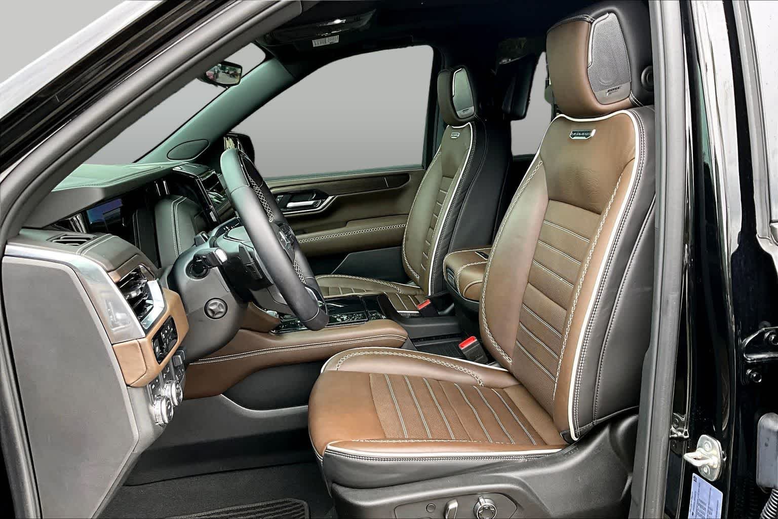 Used 2025 Onyx Black GMC Denali Ultimate image 8