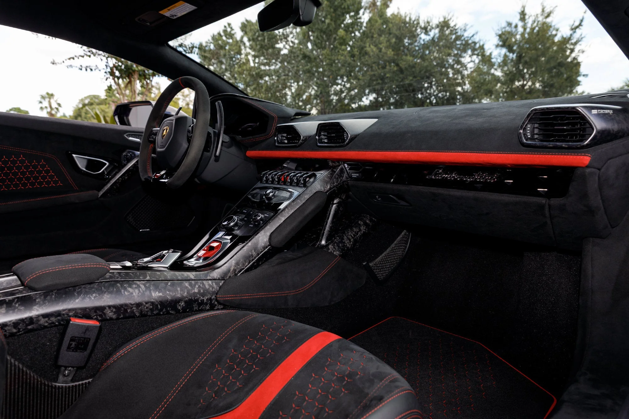 Used 2018  Lamborghini Performante image 37